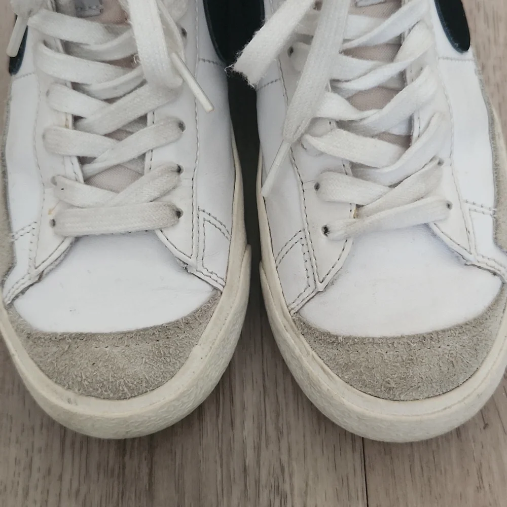 Nike Blazer Mid '77 Womens Shoes